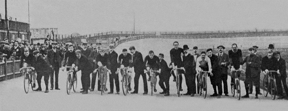 London - Canning Town Memorial Grounds : Image credit Wiki Commons